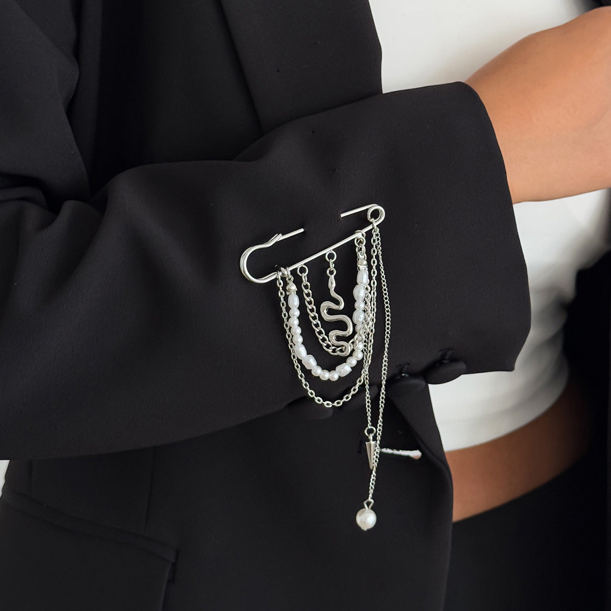 Fashion Geometric Fish Animal Iron Plated Brooch with Imitation Pearl Tassel and Cable Chain for Women