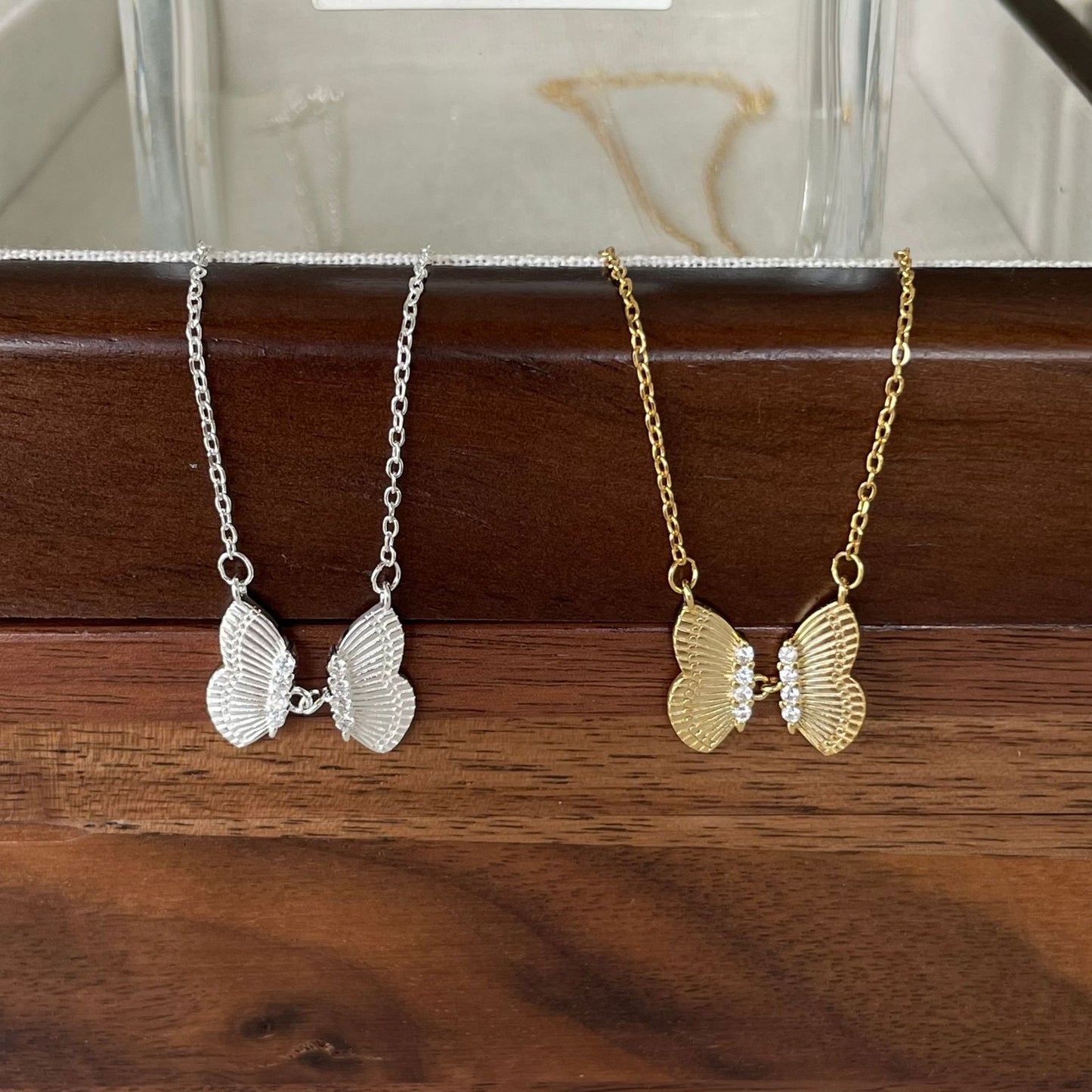 Collana da donna a farfalla geometrica placcata oro in argento sterling 925, stile minimalista e dolce