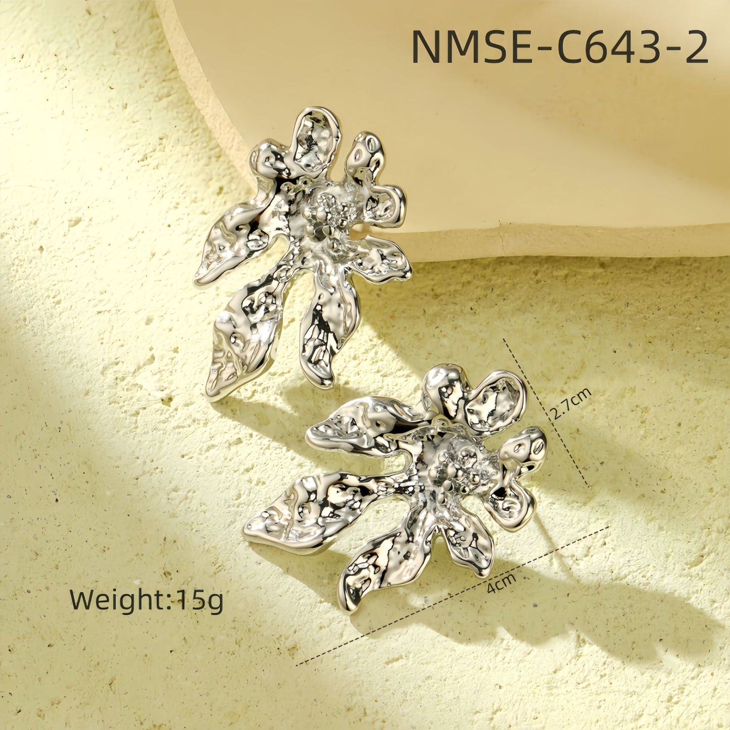 Pendientes de acero inoxidable florales de moda para mujer con acabado chapado y forma de flor irregular