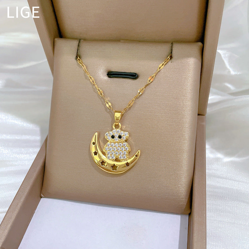 Collana Minimalista con Ciondolo Orso Luna per Donne e Uomini in Acciaio Inox con Catena a Serpente, Design Geometrico e Accenti di Strass