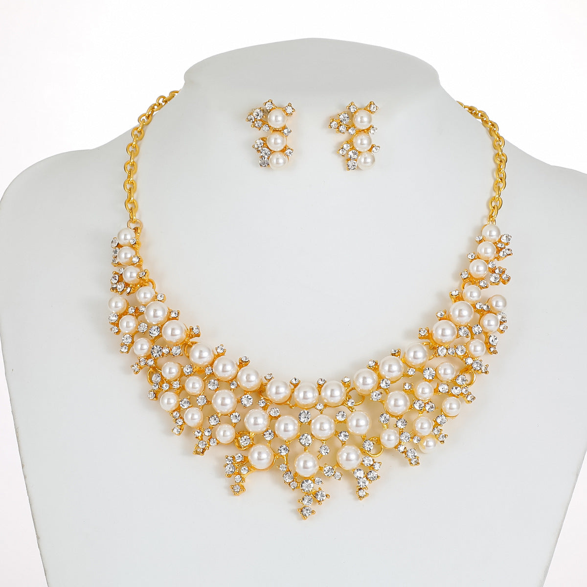 Vintage Artistic Pearl Necklace Set with Alloy Pendant and O-Chain for Women, Electroplated Floral Pattern Design
