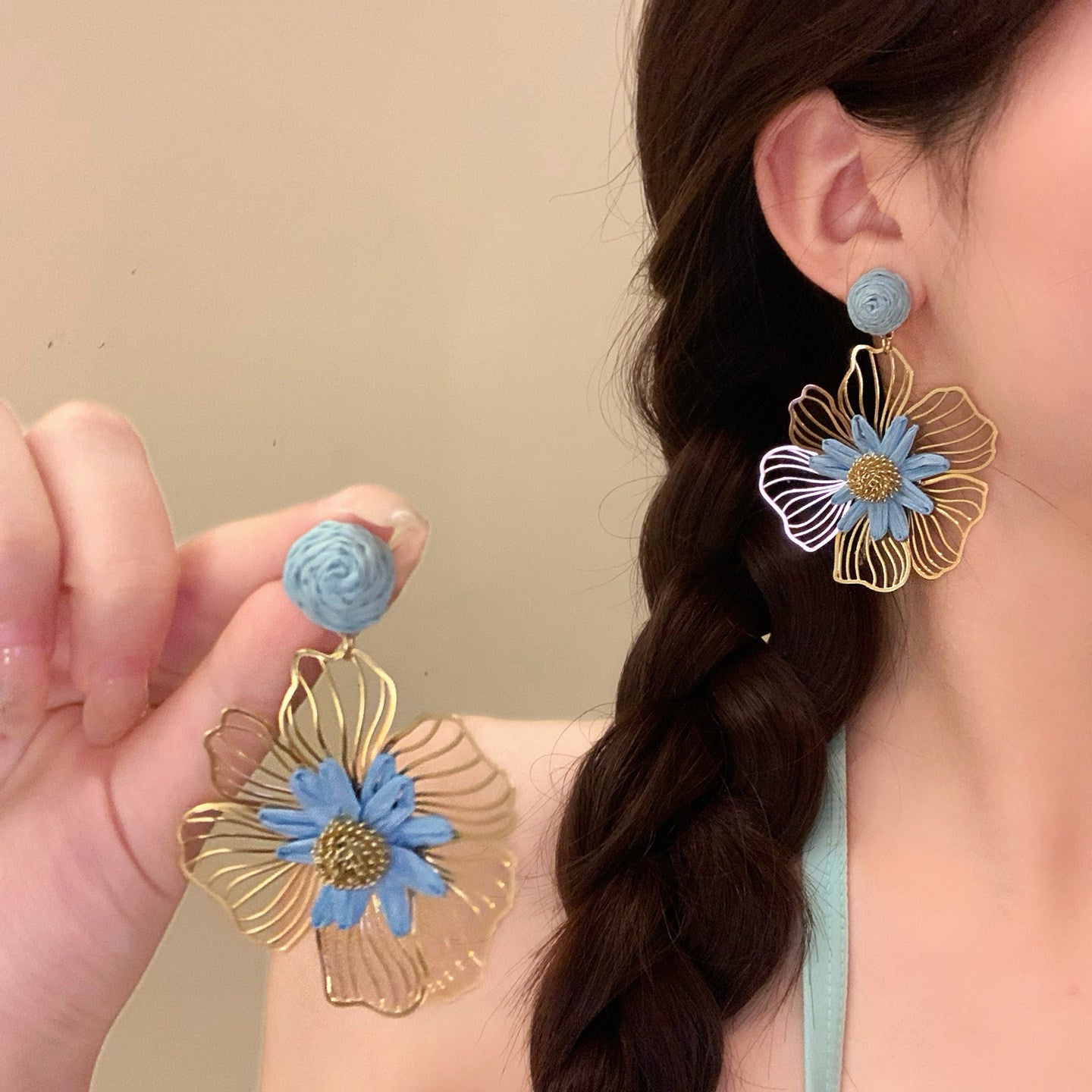 Orecchini a Perno Minimalisti Floreali in Metallo con Finitura Placcata per Donne, Gioielli per Orecchie Lussuosi e Leggeri con Design a Fiore Intagliato