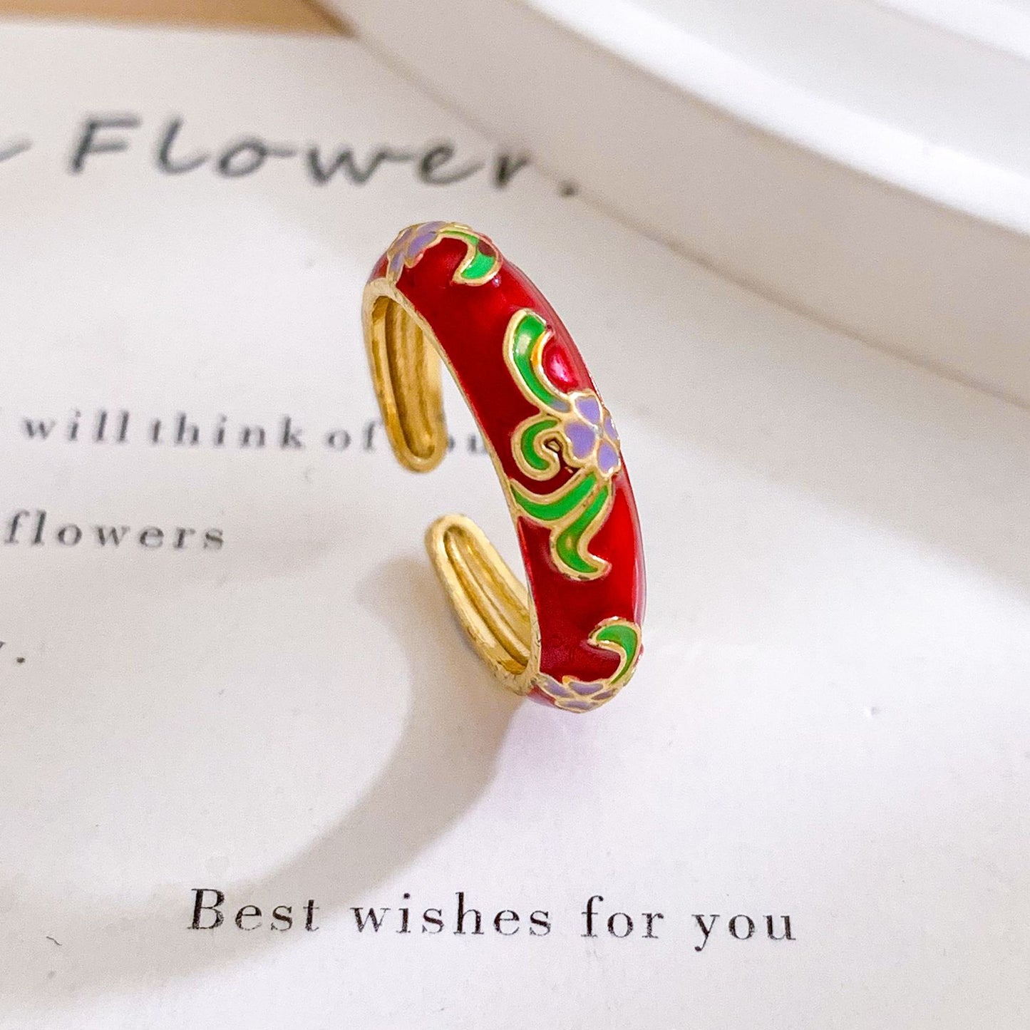 Anillo ajustable minimalista de latón chapado en oro con motivos florales para mujer