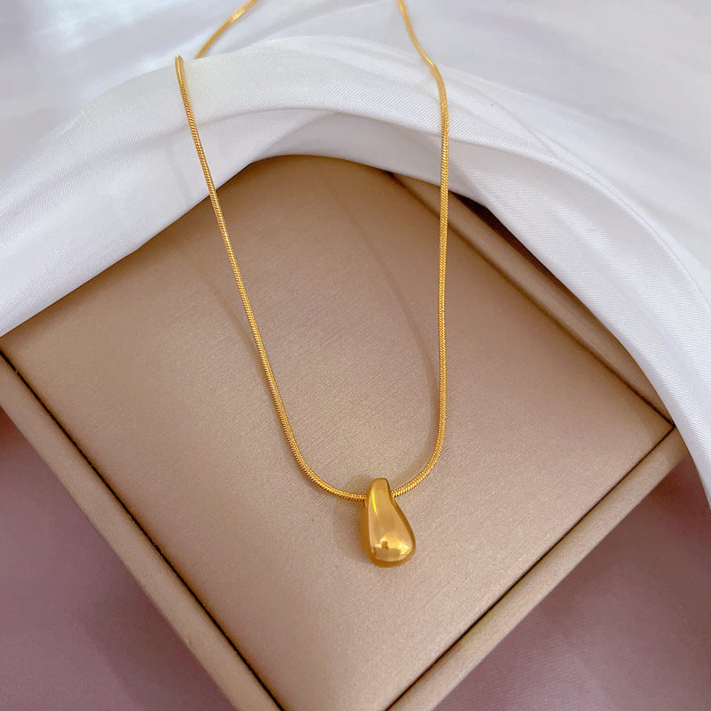 Elegante Collana Pendente Geometrica da Donna in Acciaio al Titanio Placcato Oro con Motivo Floreale Fresco