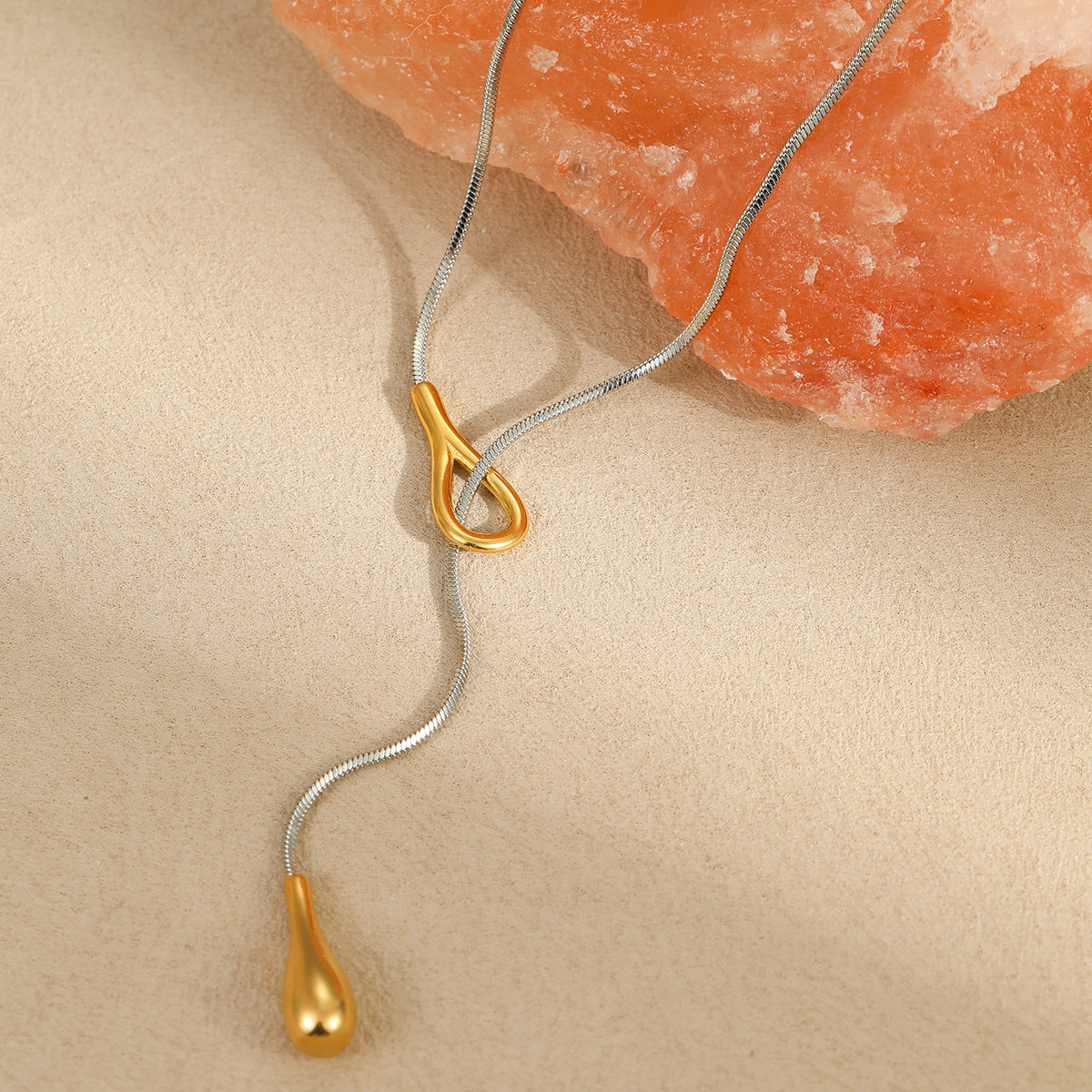 Collana da donna a pendente geometrico minimalista in acciaio inossidabile con catena a Y regolabile e finitura placcata