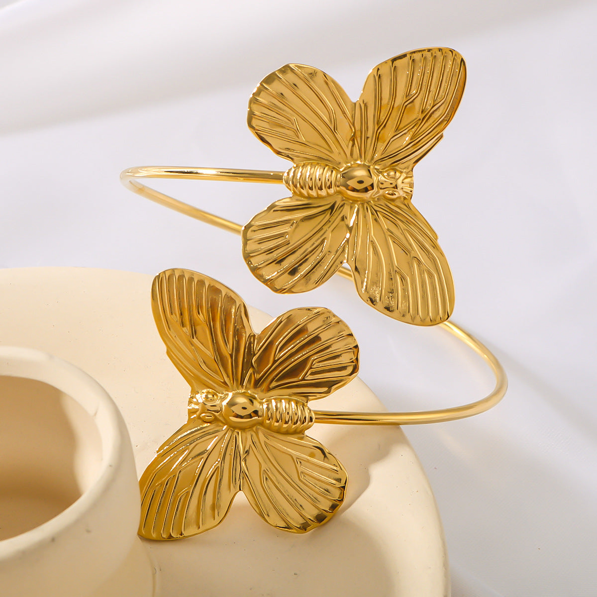Vintage Butterfly Bracelet for Women Stainless Steel Electroplated Fashion Jewelry with Bold and Elegant Design