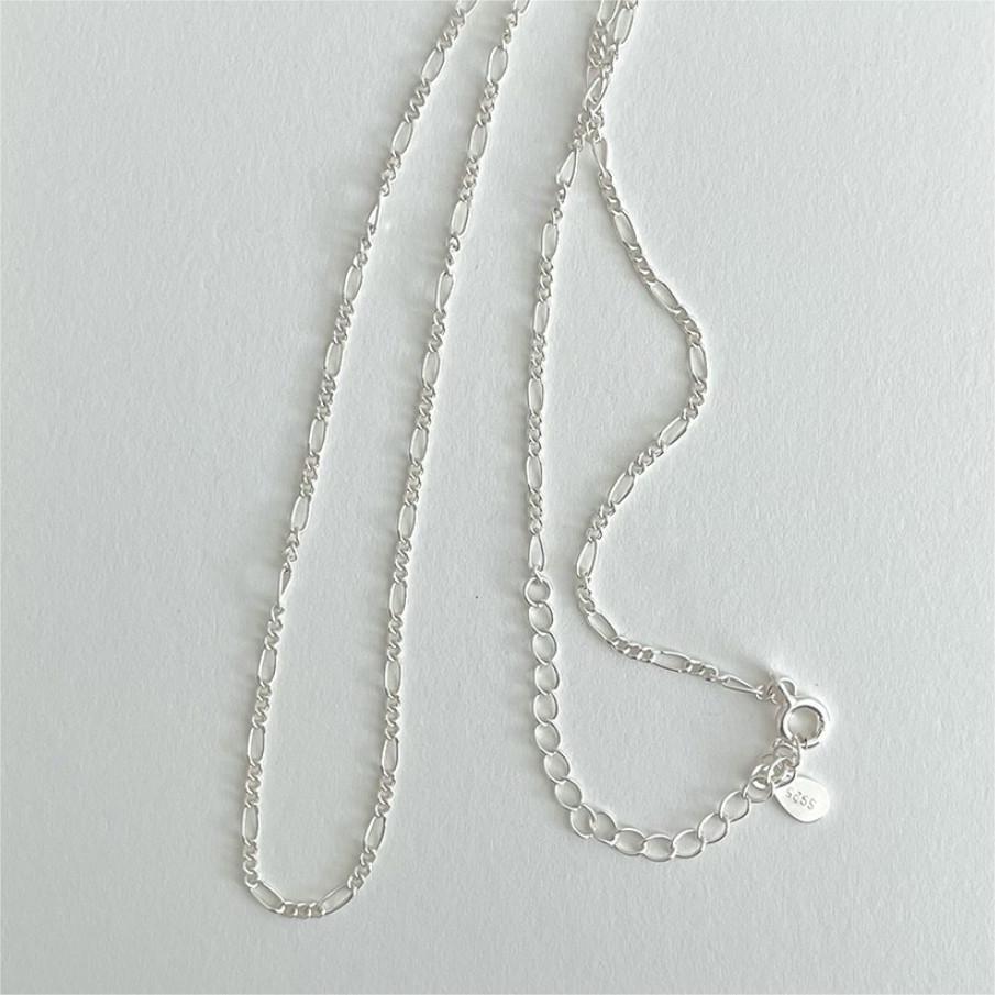 Collana Minimalista Mamma-Figlia in Argento con Motivi Geometrici e di Bambola in Argento Sterling 925