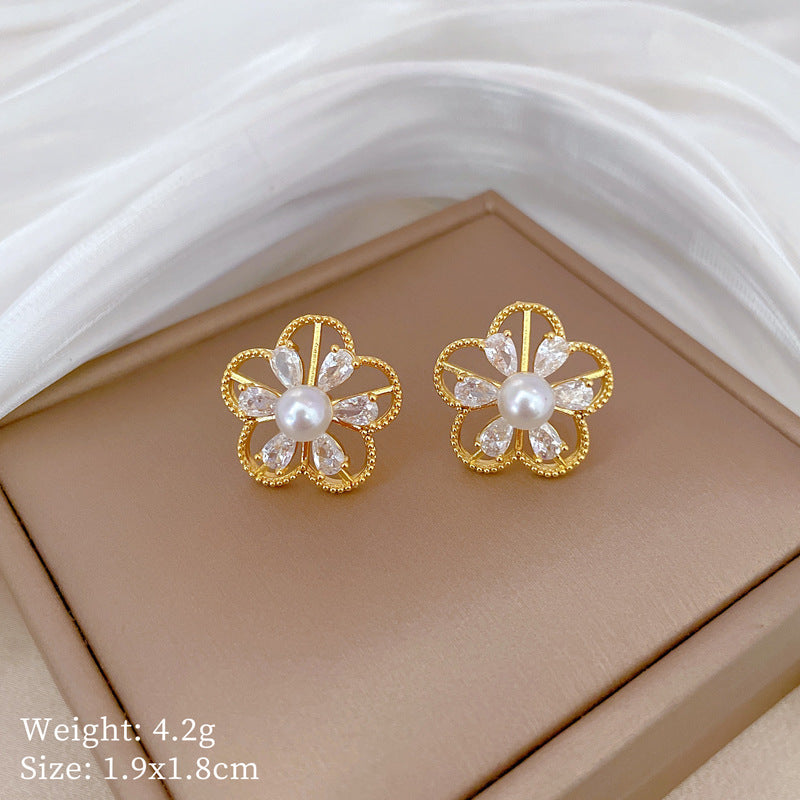 Elegante Set Collana e Orecchini da Donna a Cinque Fiori in Acciaio al Titanio con Intarsio di Strass e Design Vuoto