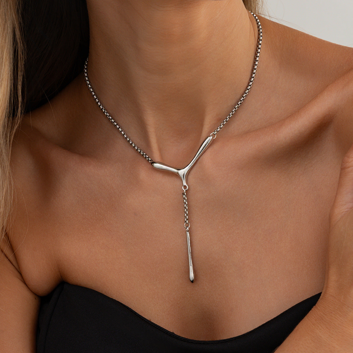 Minimalist Teardrop Zinc Alloy Pendant Plated Iron Necklace for Women