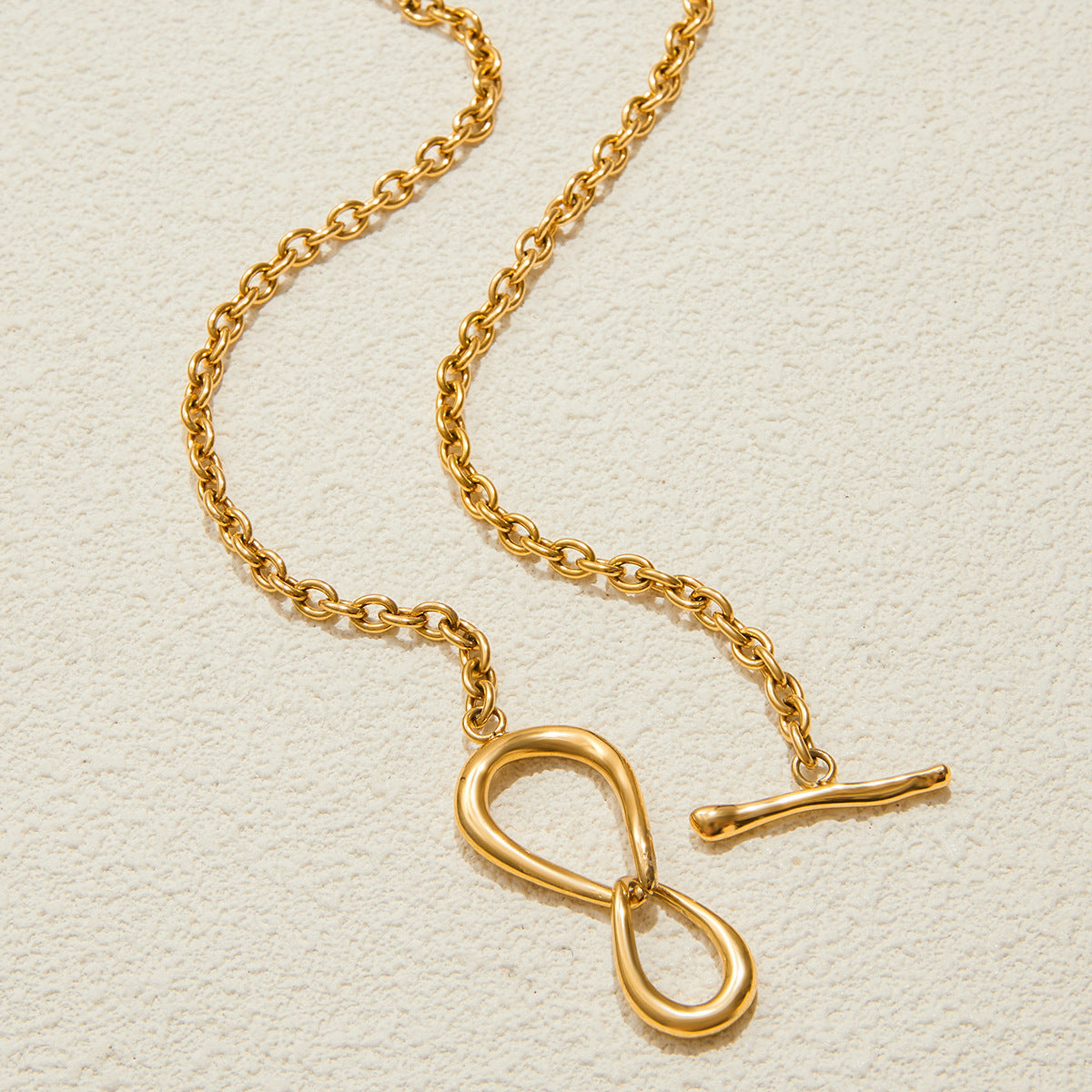 Collar minimalista geométrico chapado en acero titanio para mujer con cierre de anilla y cadena delicada de acero inoxidable para clavícula