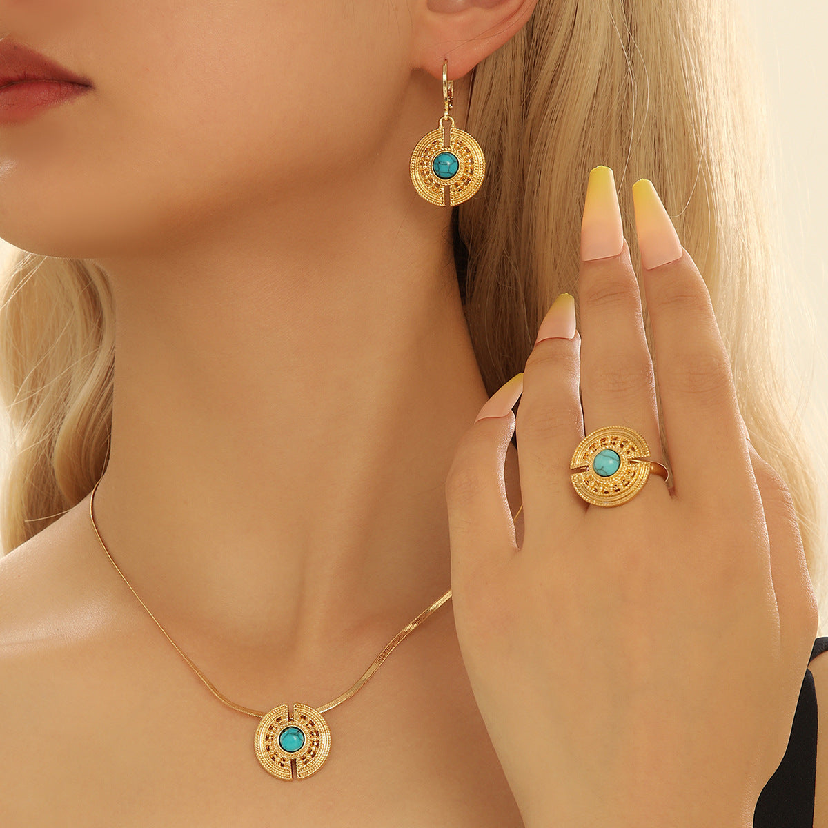 Conjunto de Anillo, Collar y Pendientes de Cobre Geométrico Estilo Royal Vintage con Incrustaciones de Turquesa y Cadena de Placa Retorcida