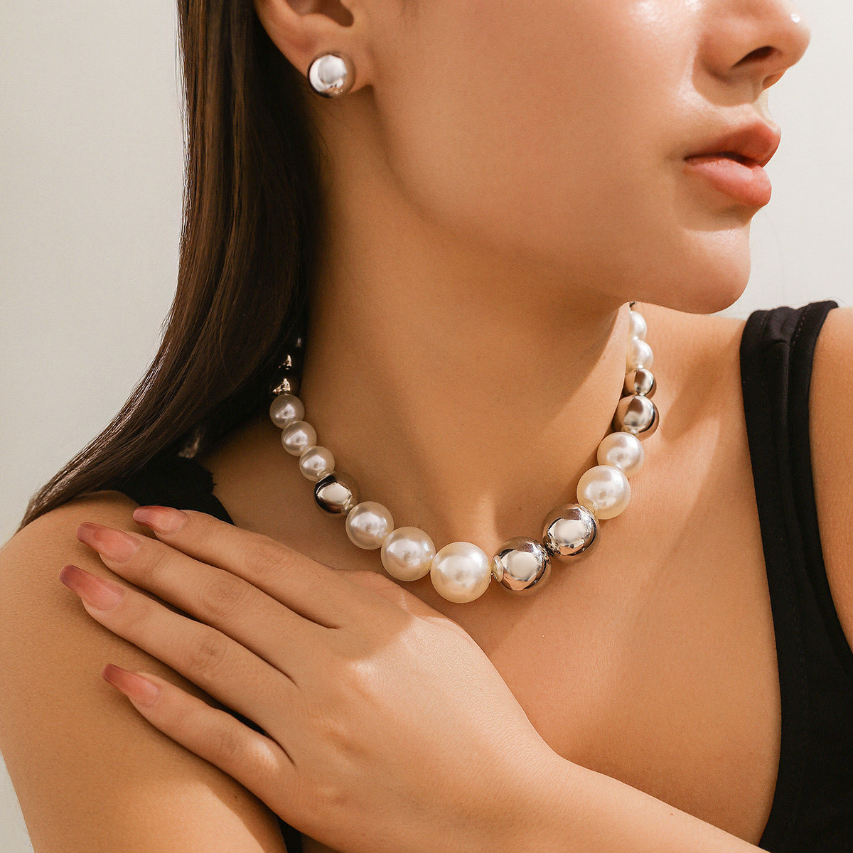 Punk Style Geometric Choker Necklace with Imitation Pearl Beads and Plated Finish