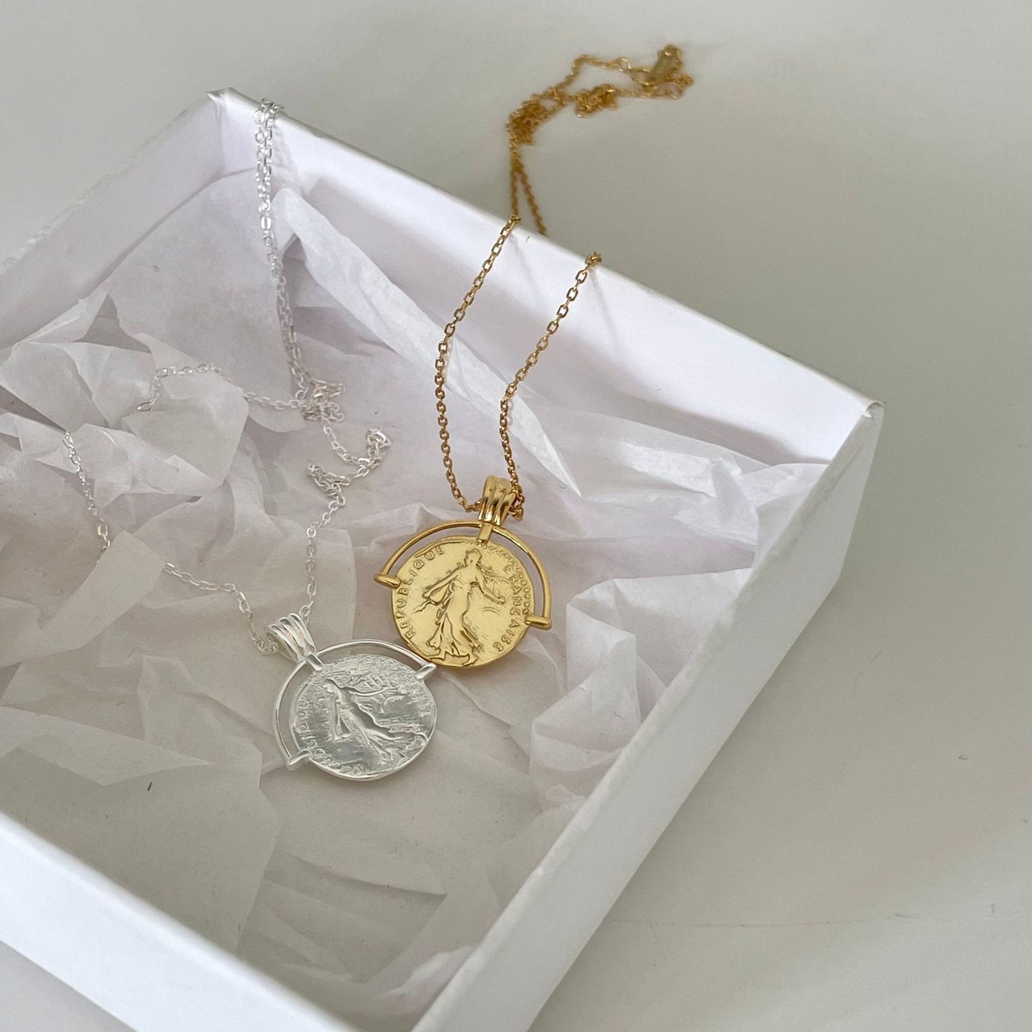 Minimalist Round Coin Pendant Necklace in 925 Sterling Silver with Angel Motif