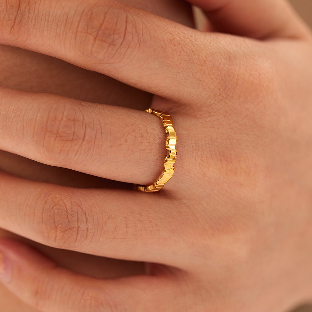 Anello da donna in acciaio al titanio, tondo irregolare geometrico, con finitura galvanica