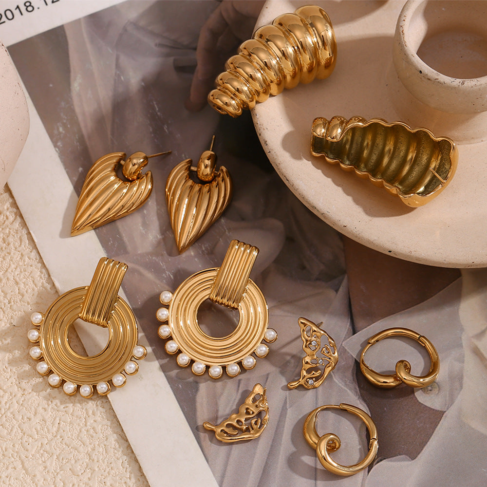 Orecchini a perno a farfalla in acciaio inossidabile placcati oro 18 carati con ispirazione vintage da donna