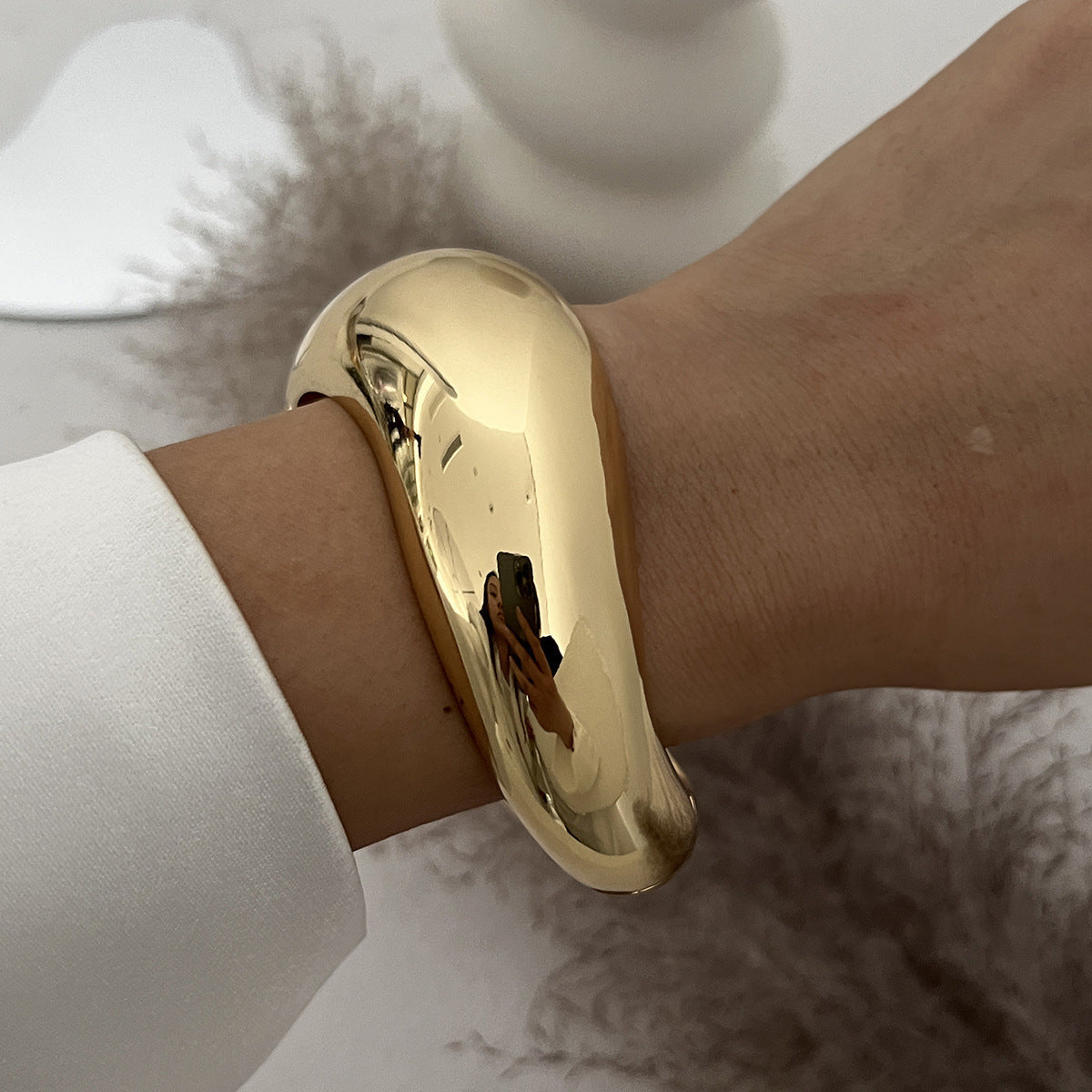 Vintage Gradient Oval Geometric Resin Plated Wide Cuff Bracelet