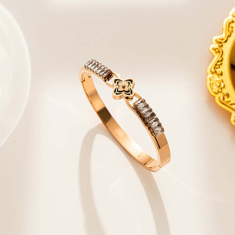 Bracciale Minimalista di Lusso in Acciaio al Titanio con Intarsio di Strass per Donna, Accessorio Moda in Acciaio Inossidabile Placcato Sottovuoto