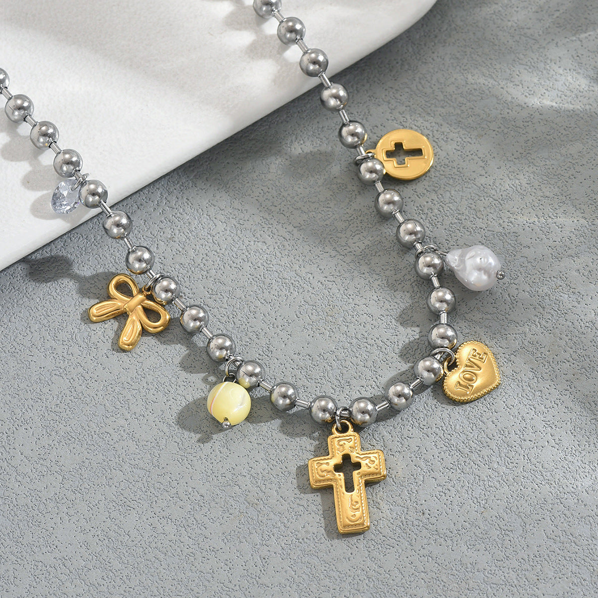 Collana con ciondolo a cuore geometrico e croce minimalista in lega di zinco da donna con catena intrecciata