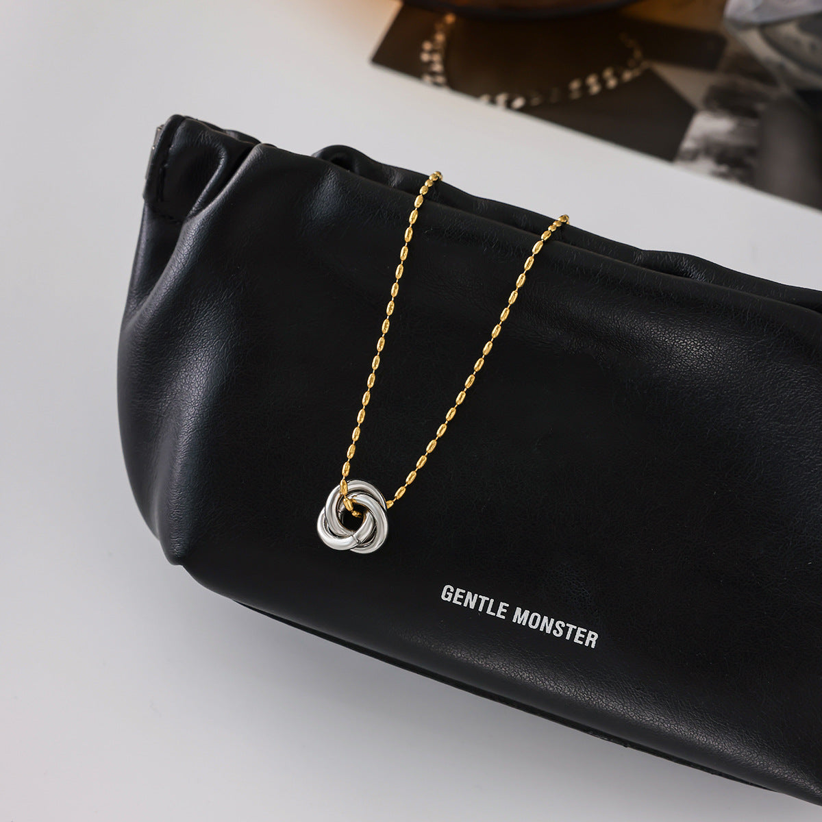 Collana Minimalista da Donna con Anelli Geometrici in Acciaio Inossidabile con Finitura Placcata