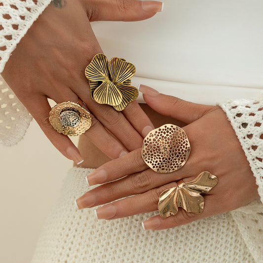 Anello da donna in lega tono freddo minimalista con foglia traforata e forma geometrica, finitura galvanizzata