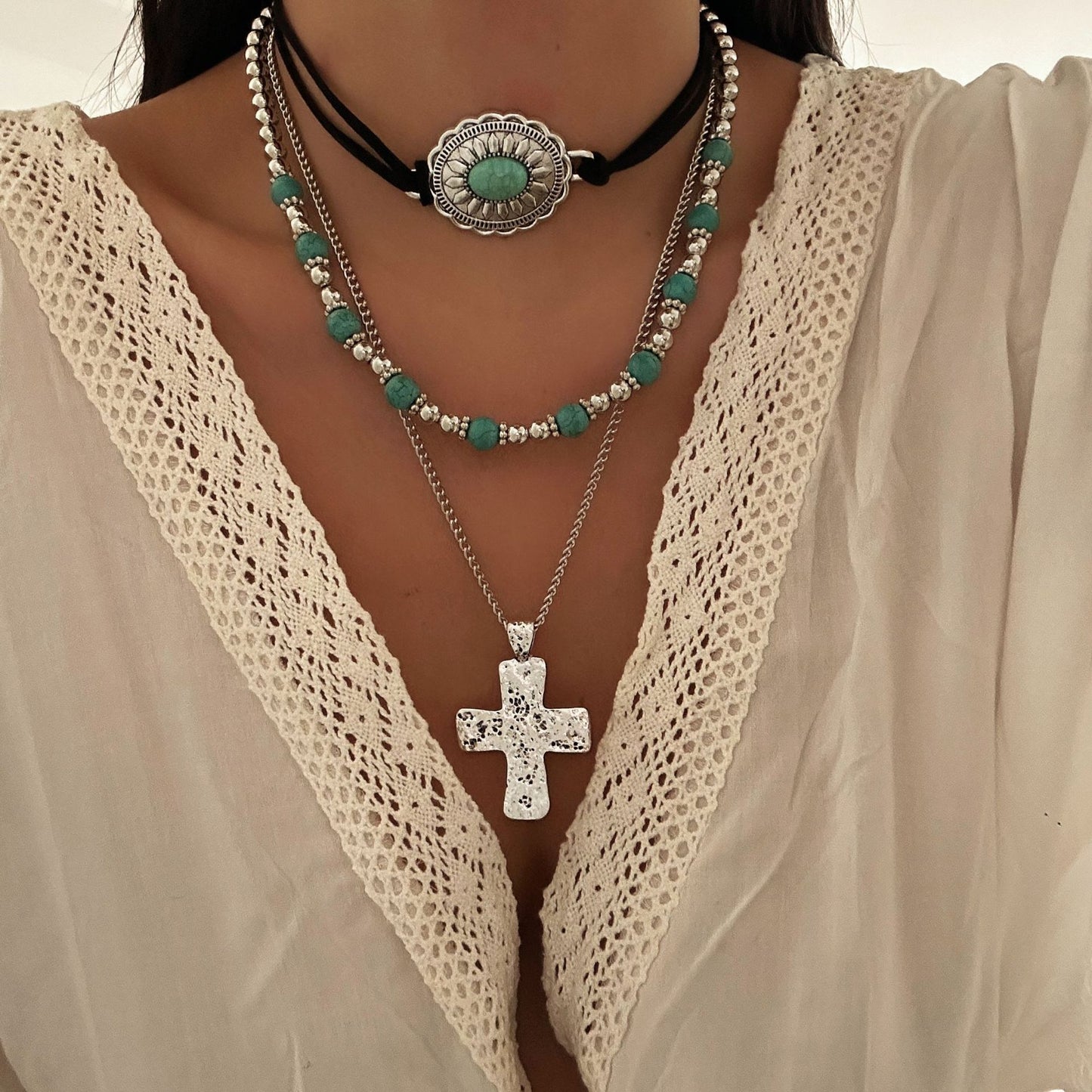 Collana con ciondolo in lega geometrico a croce a forma di testa di toro finta turchese etnica vintage da donna