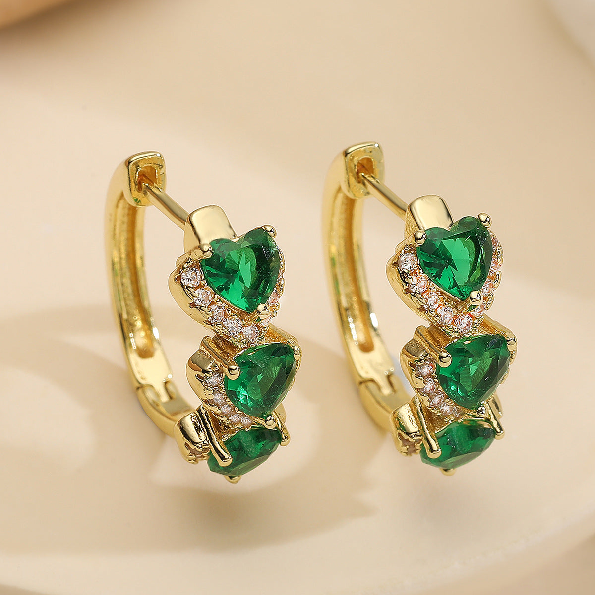 Orecchini Ear Cuff a Cuore Geometrico Minimalista di Lusso con Zirconi per Donna in Rame Placcato Oro 18K