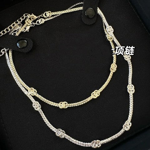 Collana da donna a catena serpente con lettere in ottone placcato oro di lusso