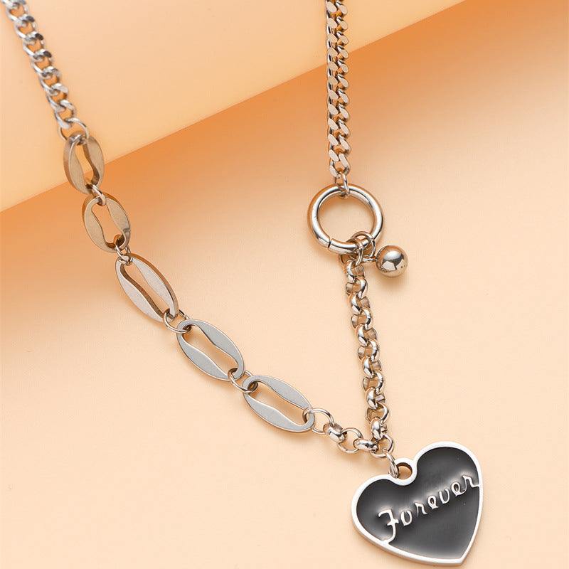 Collana con ciondolo a forma di cuore e lettera in stile naturale, in acciaio inossidabile con acciaio al titanio placcato nero