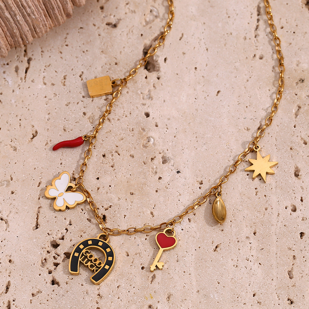 Collana con ciondolo a farfalla a ferro di cavallo alla moda e minimalista da donna in acciaio inossidabile placcato oro 18 carati