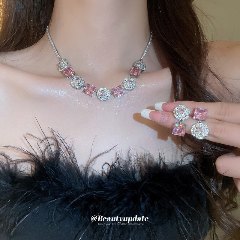 Set di collana e bracciale da donna con ciondolo quadrato a fiore in zircone stile lusso, con catena in rame e intarsio di strass