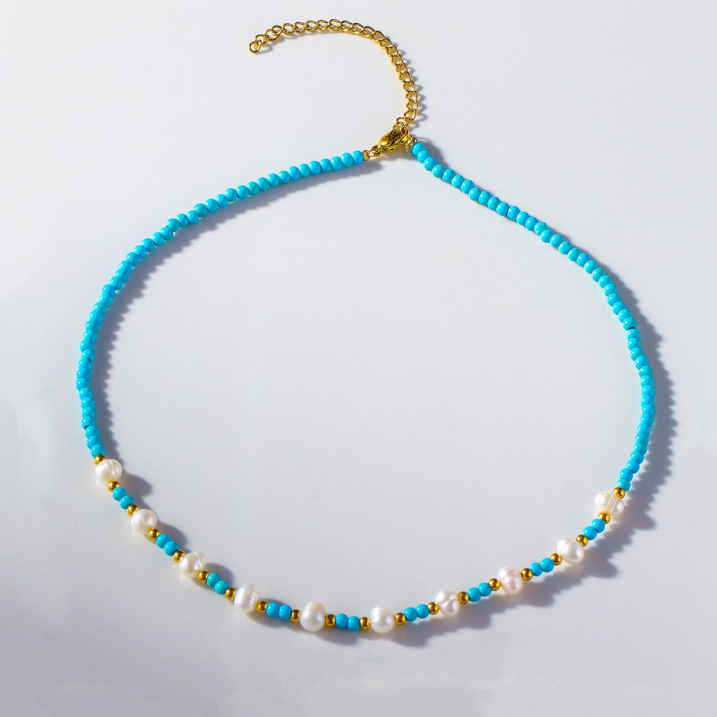 Collana con Perla Minimalista da Donna con Catena in Acciaio Inossidabile e Ciondolo in Acciaio al Titanio con Perline Blu e Finitura Placcata