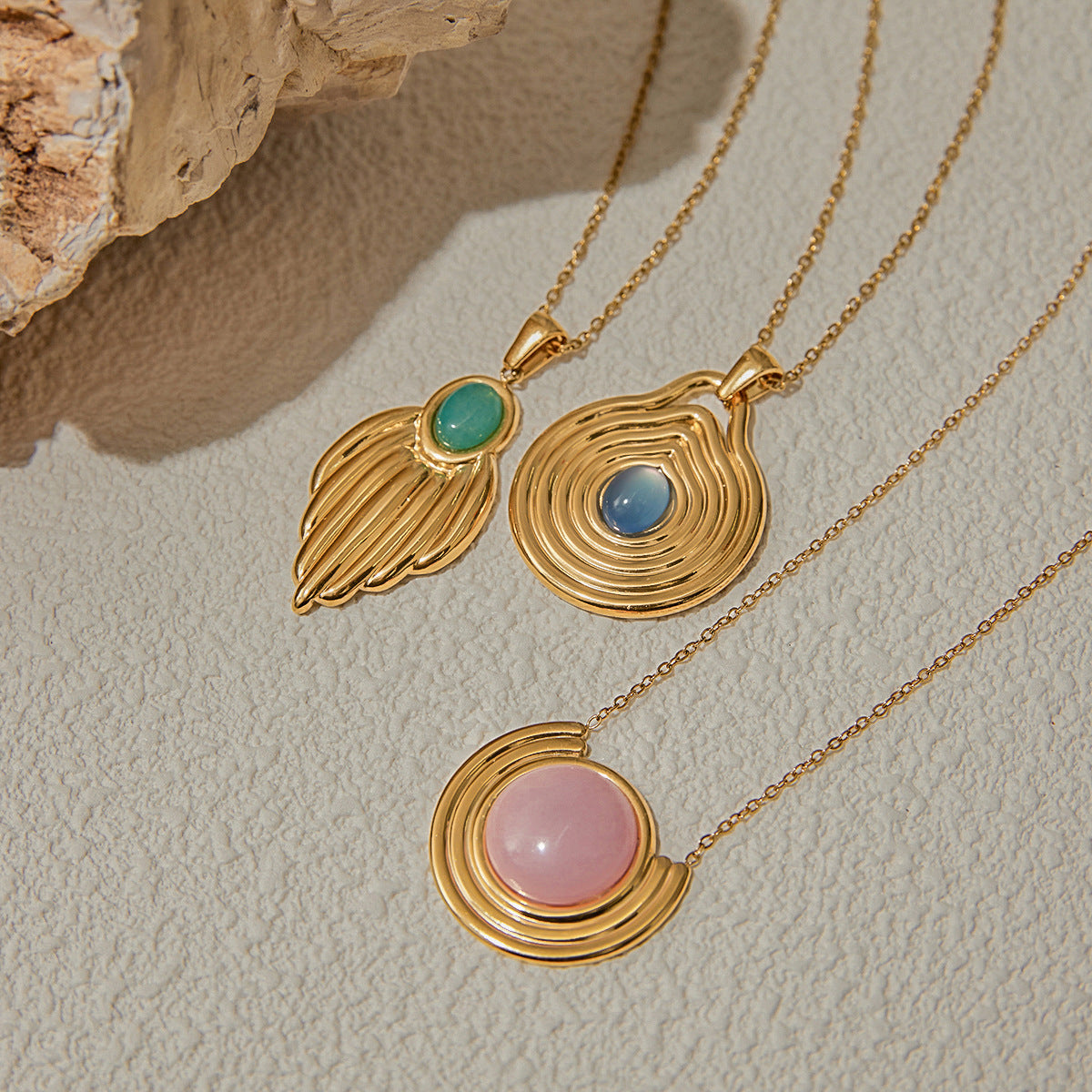 Minimalist Geometric Round Stainless Steel Plated Necklace with Titanium Steel Pendant for Women
