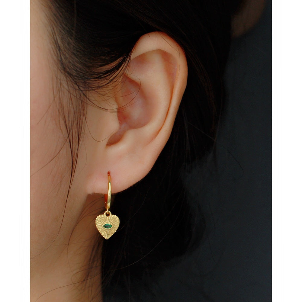 Orecchini a perno da donna minimalisti a forma di cuore in argento sterling 925 con intarsio in strass