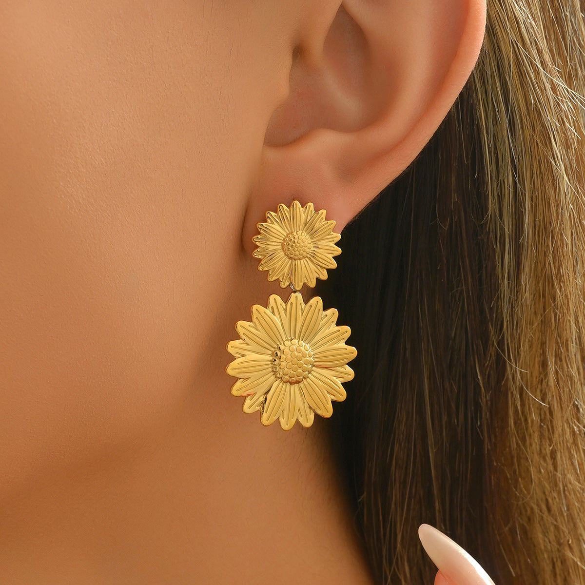 Pendientes de girasol de moda para mujer, pendientes de tuerca electrochapados de aleación de zinc con postes de acero inoxidable