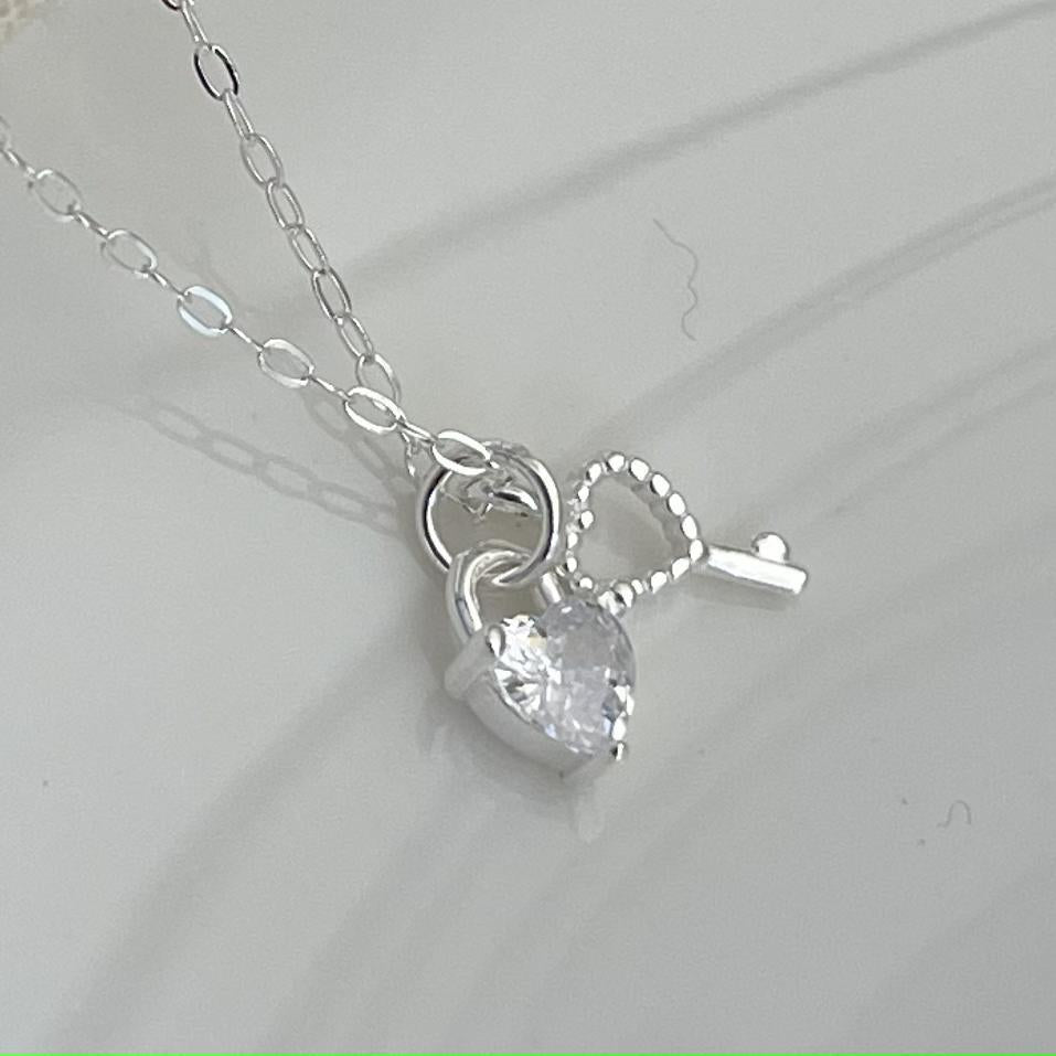 Minimalist Heart-Shaped 925 Sterling Silver Key Pendant Necklace with Rhinestone Inlay on Snake Chain for Women