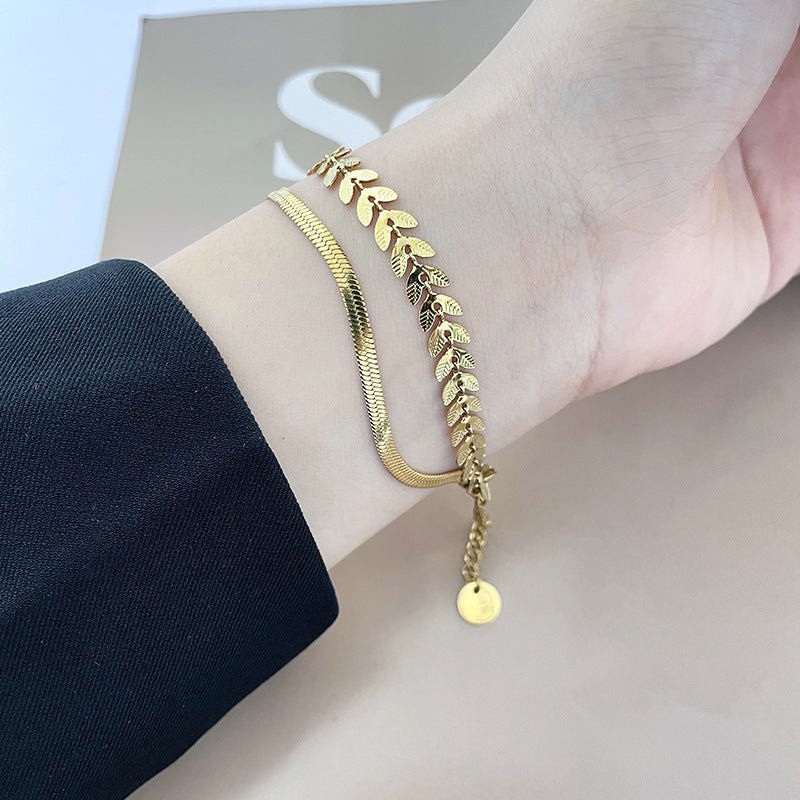 Pulsera minimalista de doble capa de trigo y hojas para mujer con construcción de acero de titanio y baño de oro