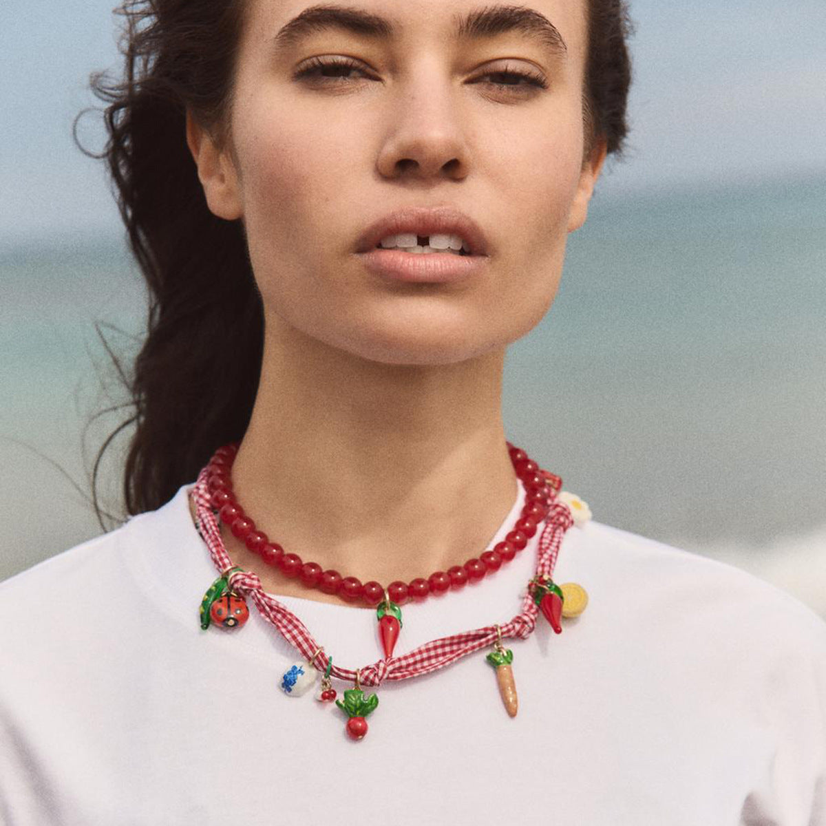 Collar rústico de pimiento picante y insecto esmaltado, hecho a mano, con motivos de frutas y verduras, en una delicada cadena de clavícula