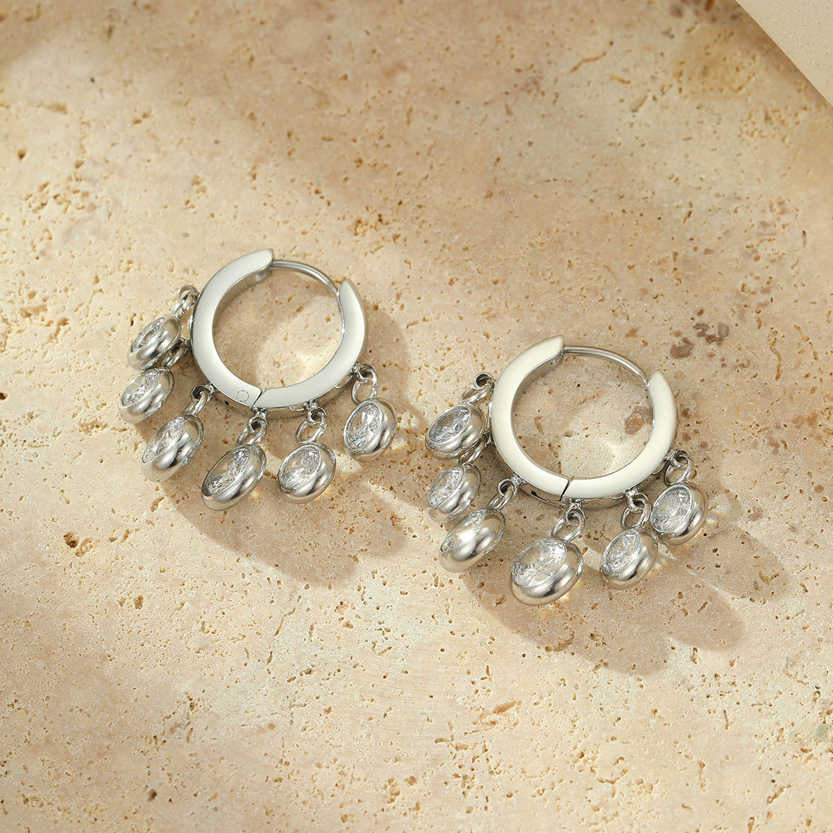 Orecchini pendenti in acciaio inossidabile placcato oro 18 carati con zirconi intarsiati, stile vintage e forma rotonda