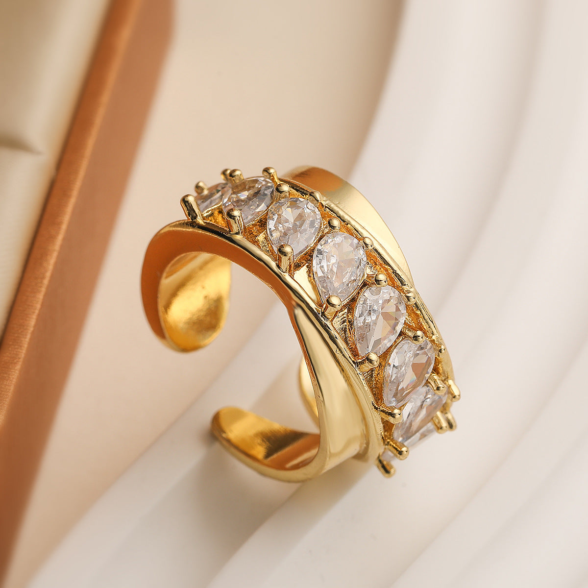 Anello aperto geometrico vintage da donna in ottone con zirconi micro-pavé