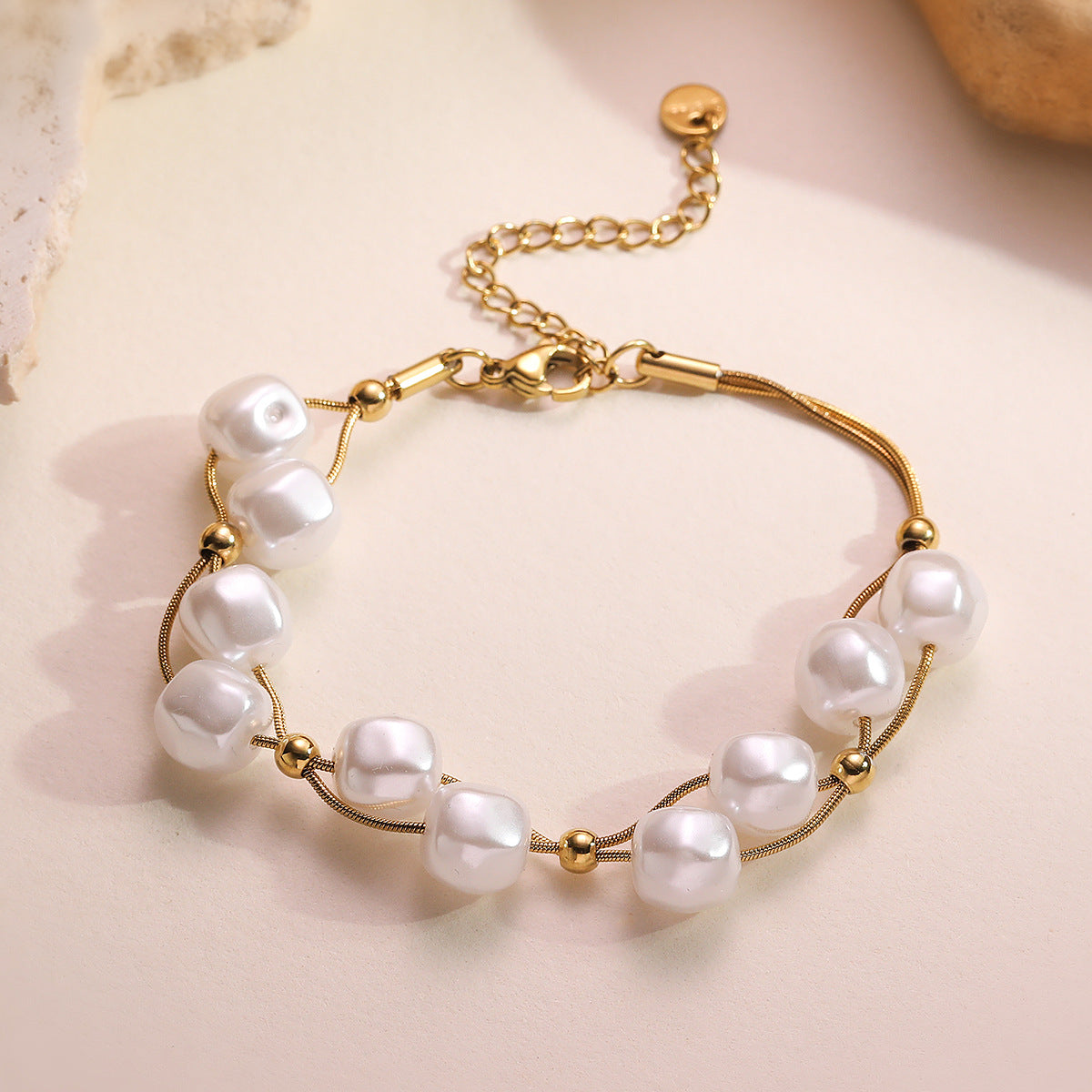 Bracciale da donna a doppio strato in acciaio inossidabile con perle irregolari geometriche minimaliste e finitura placcata