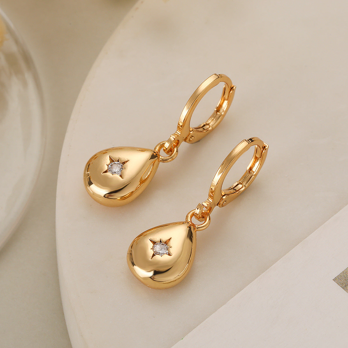Minimalist Geometric Irregular Heart-Shaped Copper Earrings with Real Gold Plating and Zircon Accents