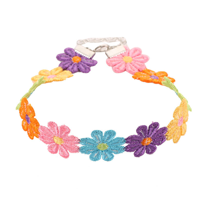 Collana girocollo Gothic Lolita con fascia in velluto, accenti floreali e geometrici, ciondolo in lega per donna