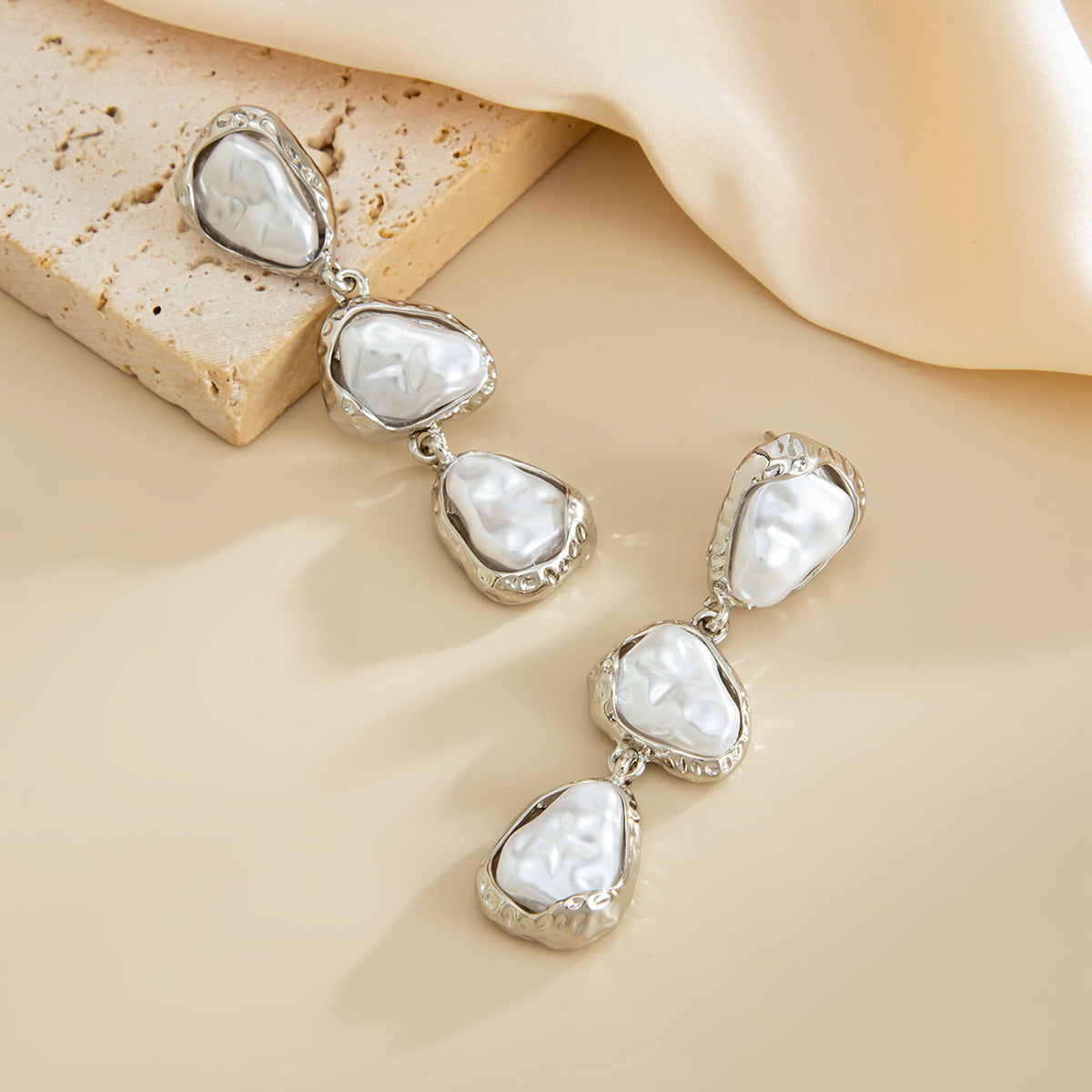 Vintage Elegant Geometric Oval Faux Pearl Plated Alloy Earrings for Women