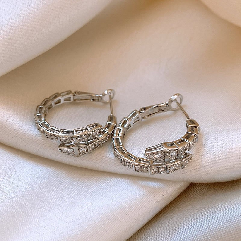 Pendientes de Flores Geométricas con Incrustaciones de Diamantes de Imitación en Cobre Bañado y Postes de Acero Inoxidable para Mujer, Joyería de Oreja de Lujo Minimalista y de Moda para el Día a Día