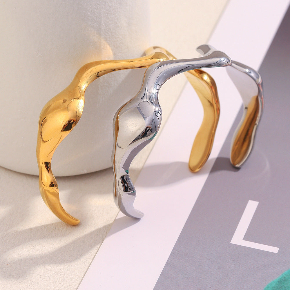 Bracciale a Onda Minimalista da Donna Realizzato in Acciaio Inossidabile con Placcatura in Oro 18K