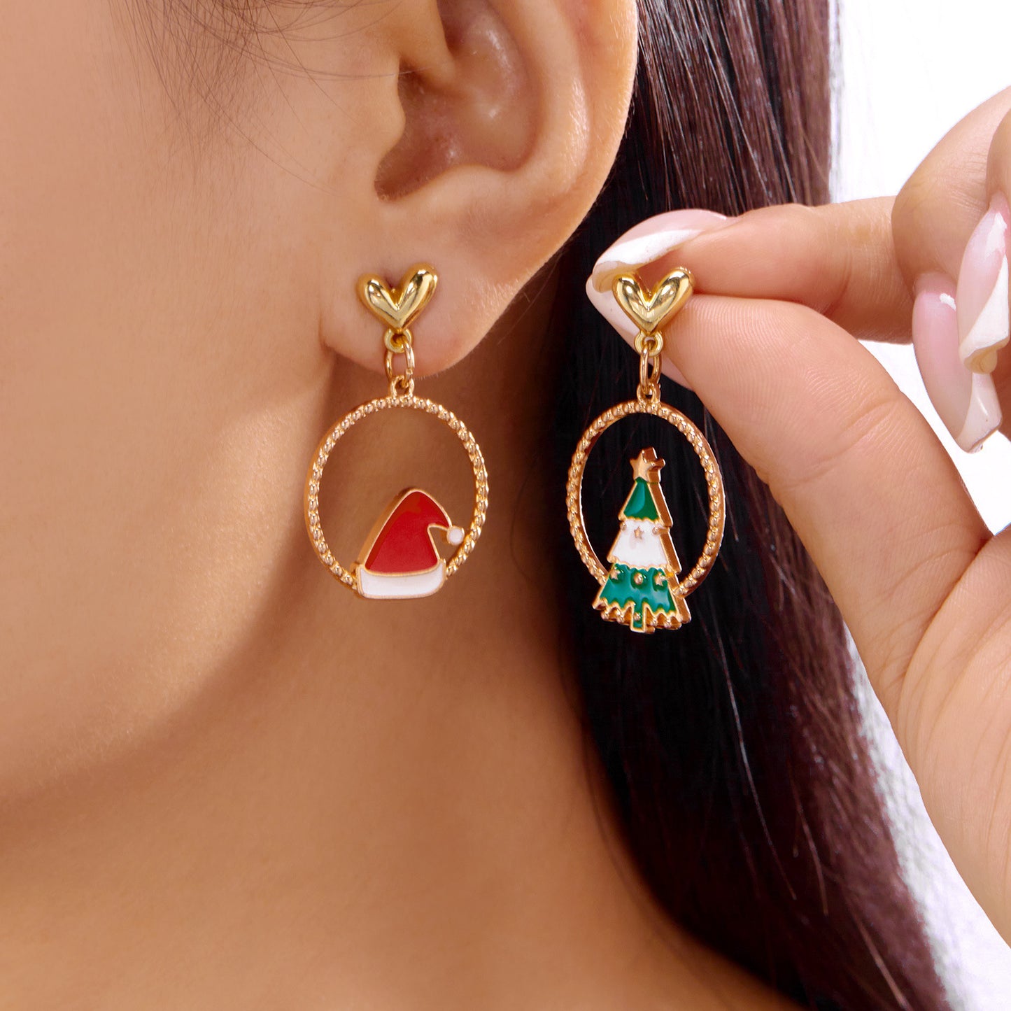 Pendientes de aro con colgante de árbol de Navidad, estilo dulce navideño, adornados con diamantes de imitación, diseño irregular y acabado de aleación chapada
