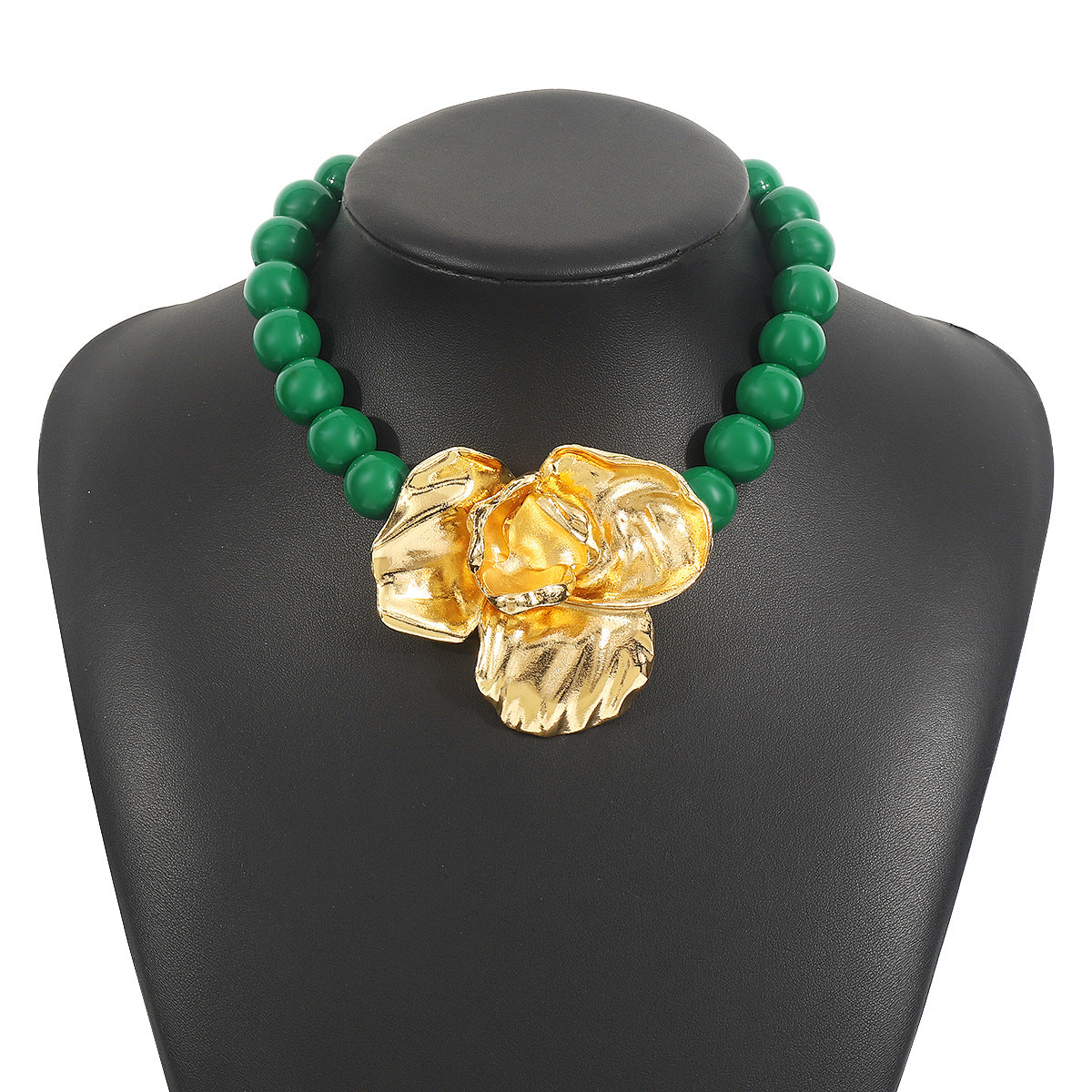 Collar con colgante floral exagerado para mujer con base de aleación Diseño geométrico Acabado galvanizado y detalles de perlas de imitación en cadena de serpiente