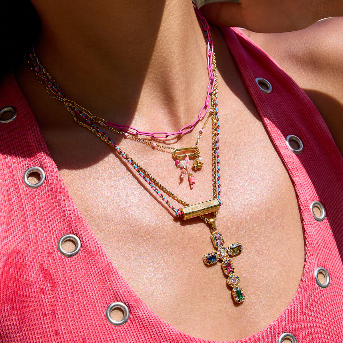 Collana con ciondolo a croce geometrica minimalista in acciaio al titanio placcato oro per donna