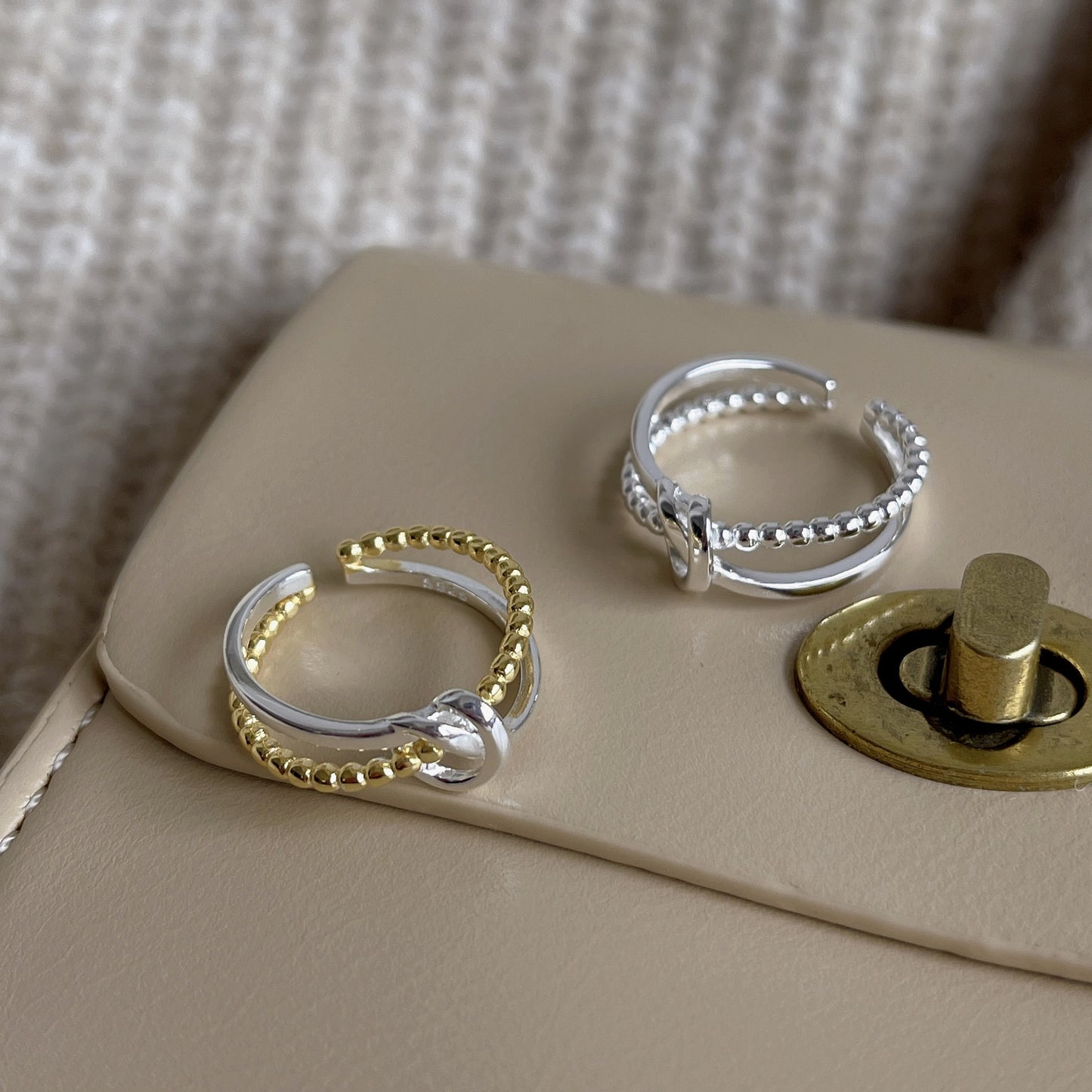 Anillo Minimalista Doble de Nudo para Mujer en Plata de Ley 925 con Acabado Pulido