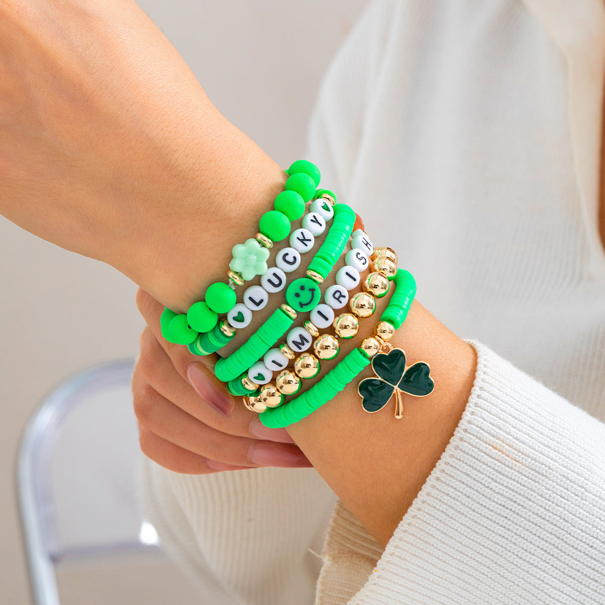 Minimalist Green Clover Resin Bracelet for Women